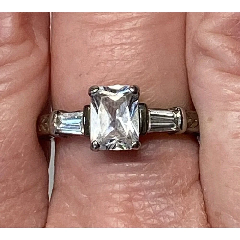 Art Deco Style 925 Sterling Silver CZ Ring Size 8 Baguette Chevron Band